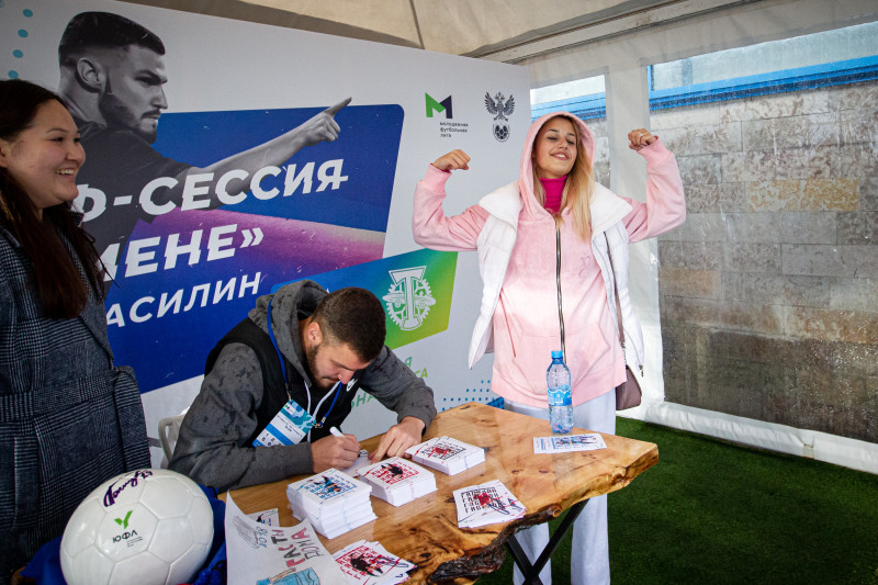 Автограф-сессия Алексея Гасилина