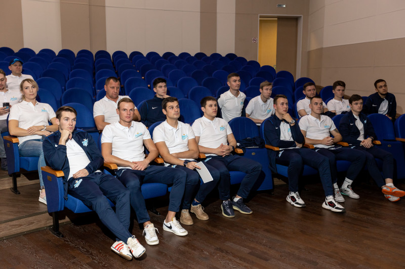 Вручение сертификатов тренерам «Зенит — Чемпионика» по итогам обучения в октябре 2022