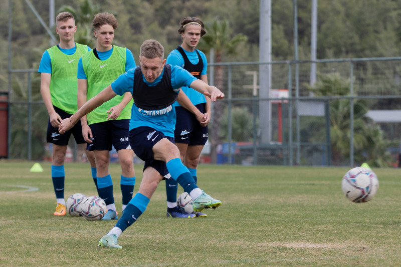 «Газпром» — тренировочные сборы «Зенита»-м в Турции: 21 ноября, утренняя тренировка