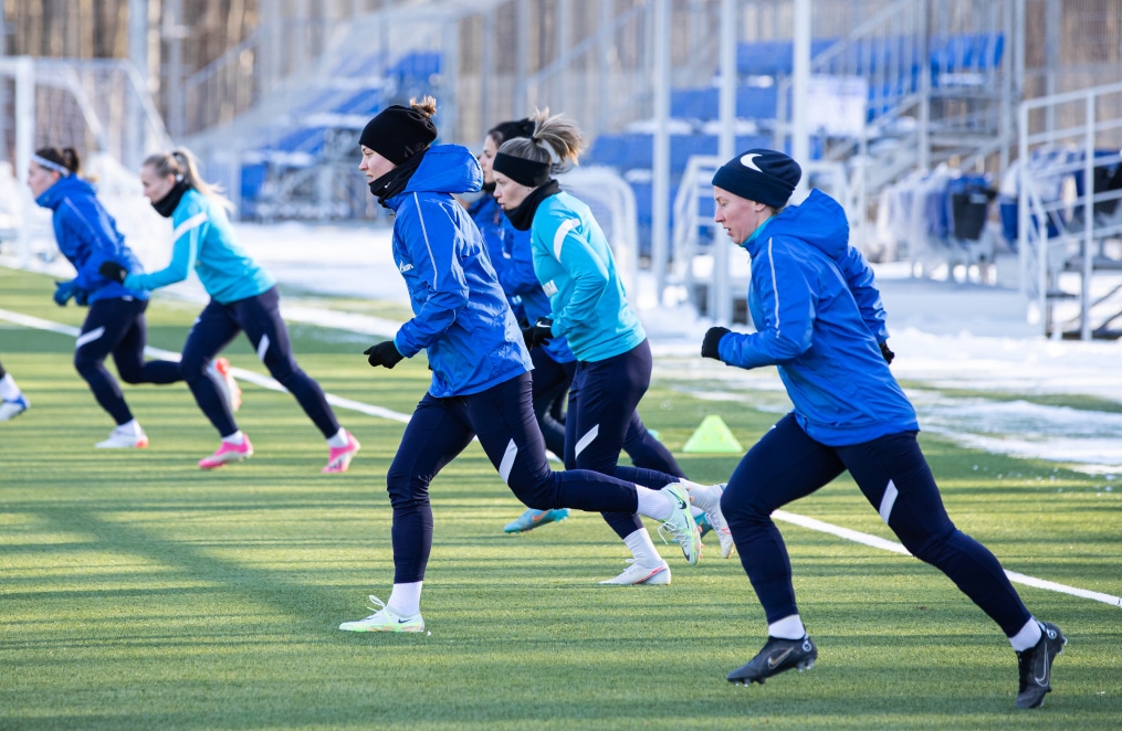 Тренировка женской команды «Зенит» в Удельном парке