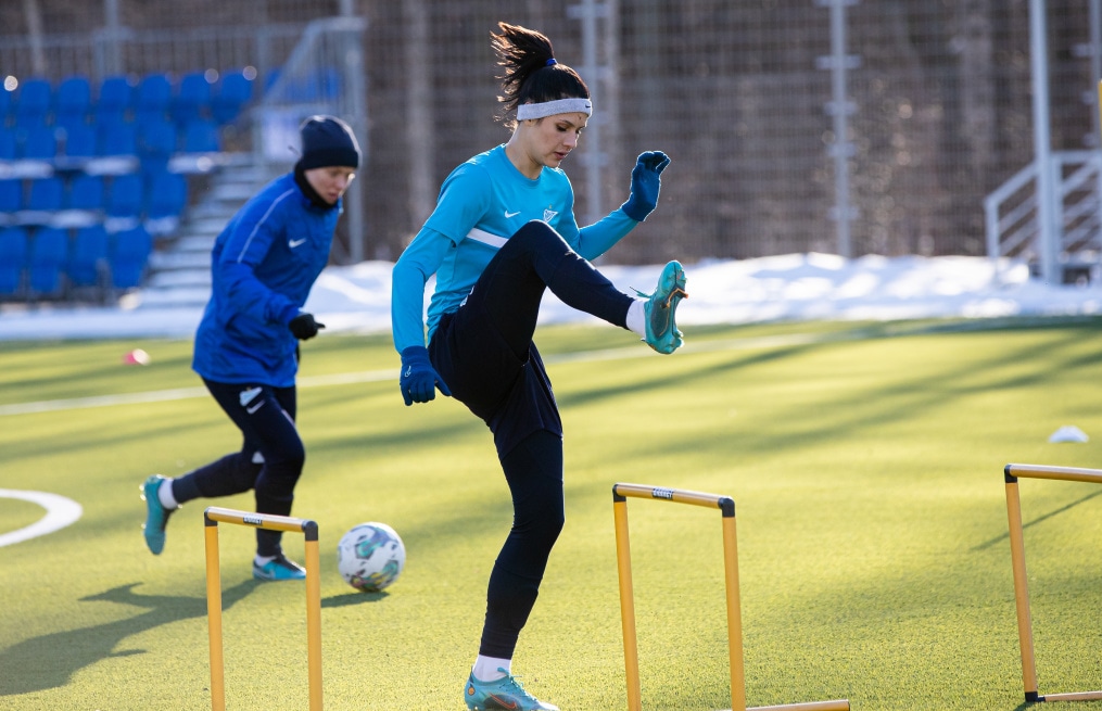 Тренировка женской команды «Зенит» в Удельном парке