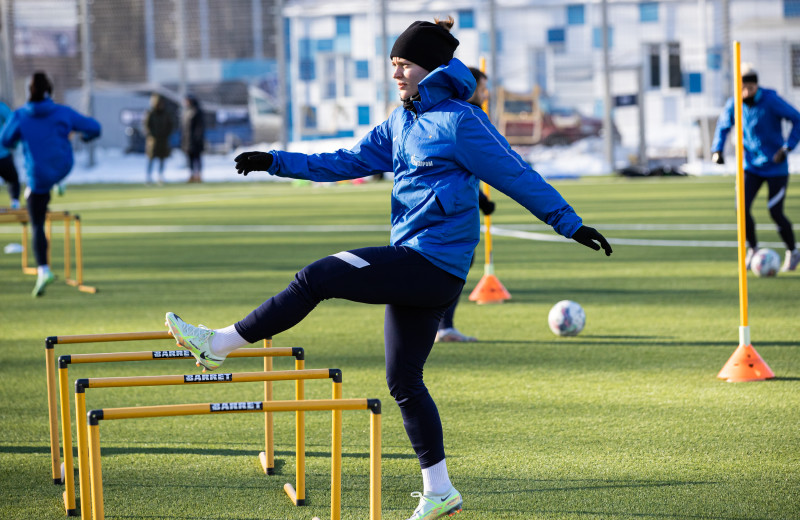 Тренировка женской команды «Зенит» в Удельном парке