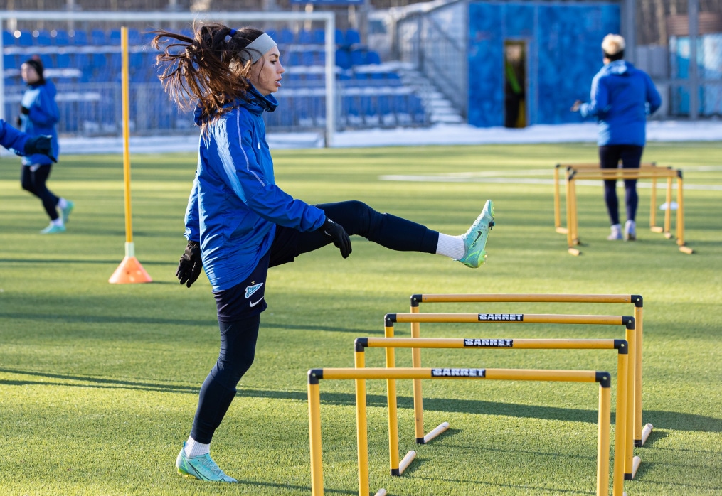 Тренировка женской команды «Зенит» в Удельном парке