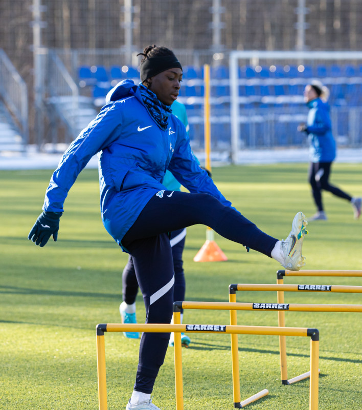 Тренировка женской команды «Зенит» в Удельном парке