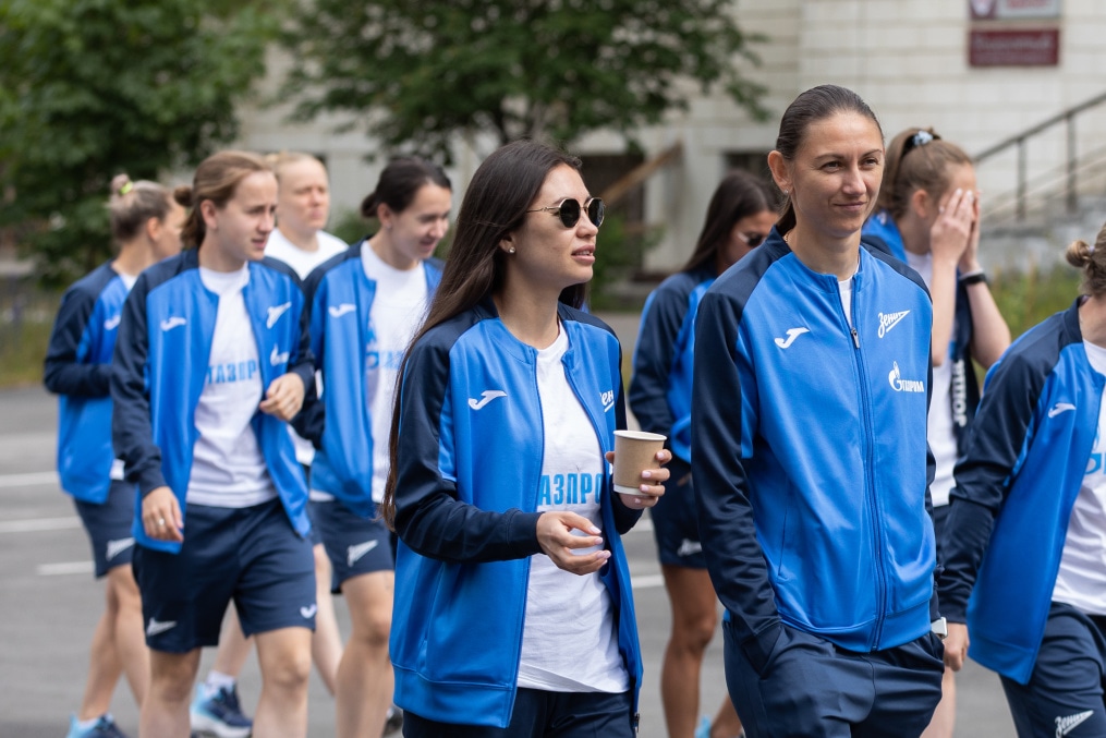 Прогулка женской команды перед матчем с «Рубином»