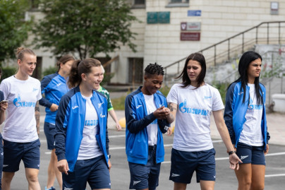 Прогулка женской команды перед матчем с «Рубином»