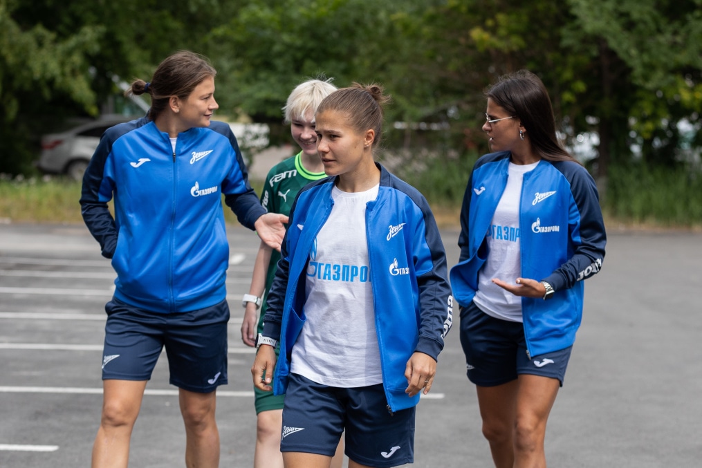 Прогулка женской команды перед матчем с «Рубином»