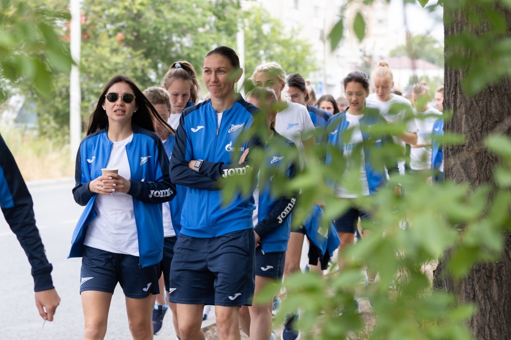 Прогулка женской команды перед матчем с «Рубином»