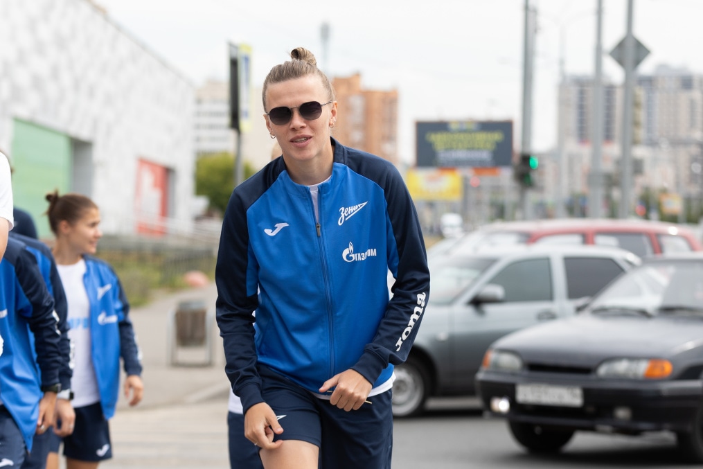 Прогулка женской команды перед матчем с «Рубином»