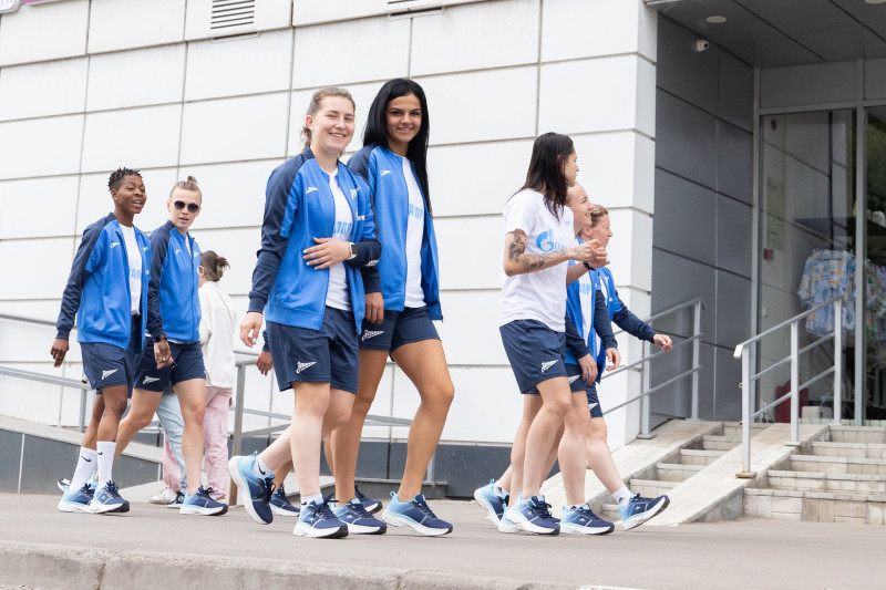 Прогулка женской команды перед матчем с «Рубином»