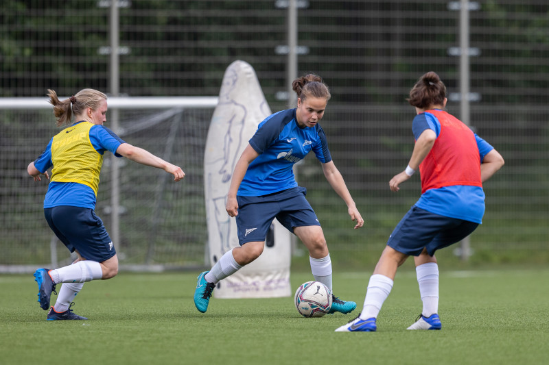 Тренировка женской молодежной команды «Зенит» перед матчем с  «Рязанью-ВДВ»-м