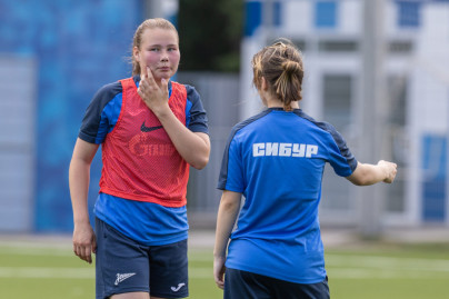 Тренировка женской молодежной команды «Зенит» перед матчем с  «Рязанью-ВДВ»-м