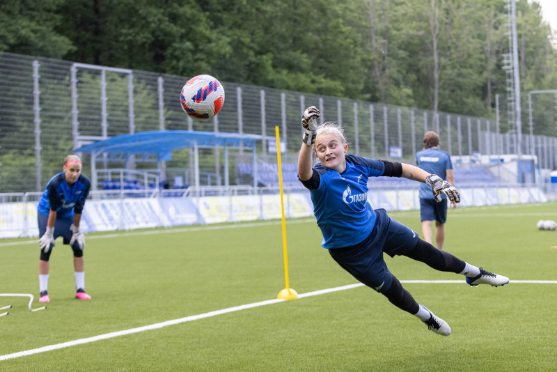 Тренировка женской молодежной команды «Зенит» перед матчем с  «Рязанью-ВДВ»-м