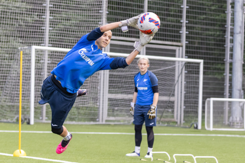 Тренировка женской молодежной команды «Зенит» перед матчем с  «Рязанью-ВДВ»-м