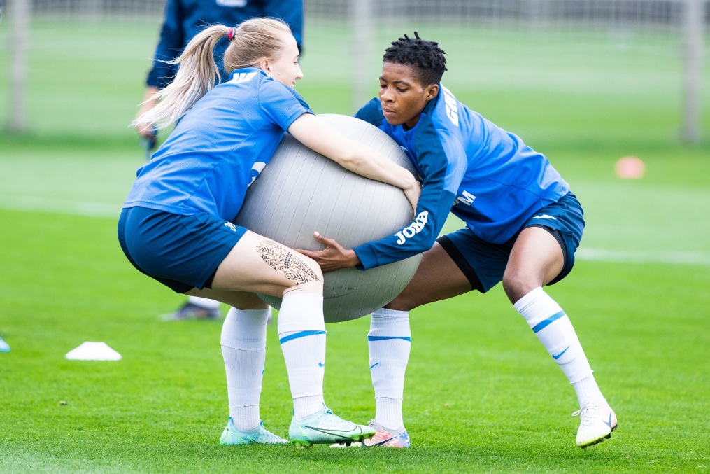 Тренировка женской команды «Зенит» в Удельном парке