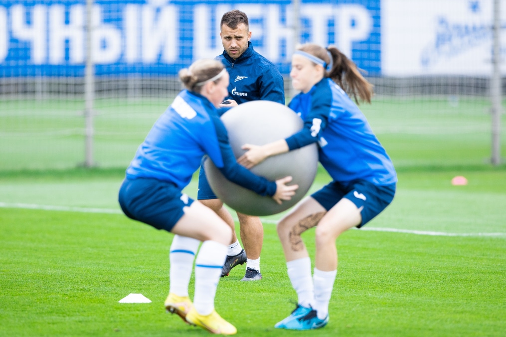 Тренировка женской команды «Зенит» в Удельном парке