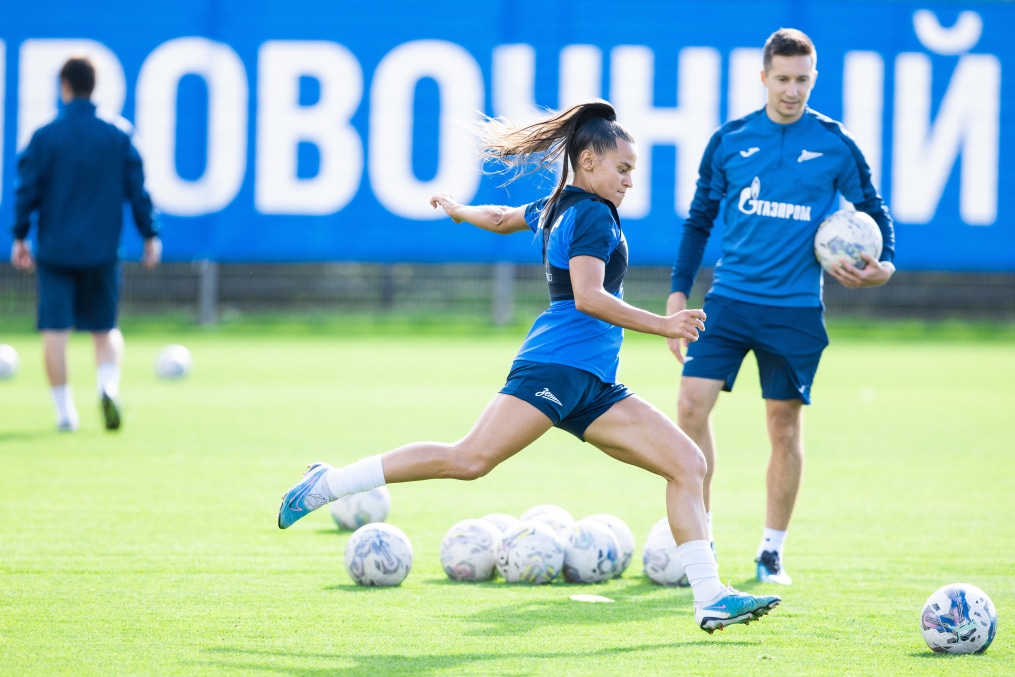 Тренировка женской команды «Зенит» в Удельном парке