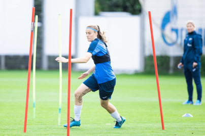 Тренировка женской команды «Зенит» в Удельном парке