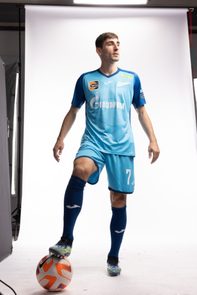 Индивидуальная фотосессия игроков ФК «Зенит» в форме Joma сезона 2023/24