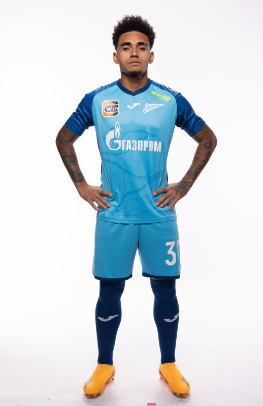 Индивидуальная фотосессия игроков ФК «Зенит» в форме Joma сезона 2023/24