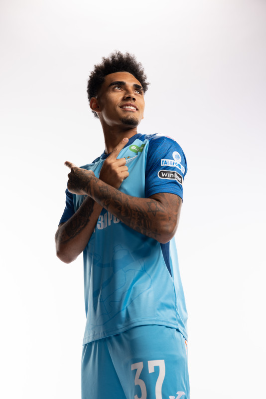 Индивидуальная фотосессия игроков ФК «Зенит» в форме Joma сезона 2023/24