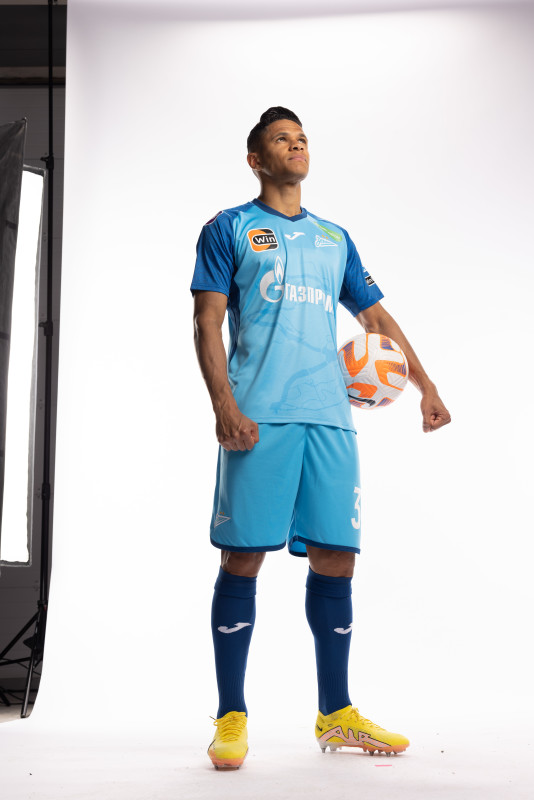 Индивидуальная фотосессия игроков ФК «Зенит» в форме Joma сезона 2023/24