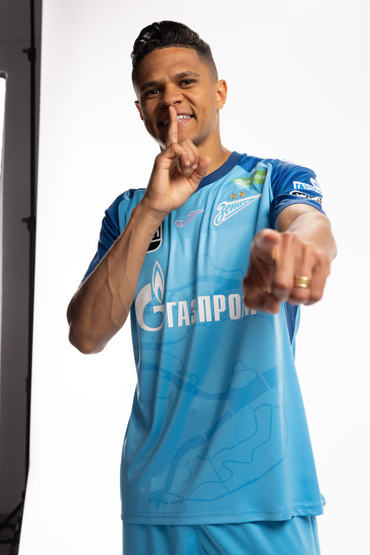 Индивидуальная фотосессия игроков ФК «Зенит» в форме Joma сезона 2023/24