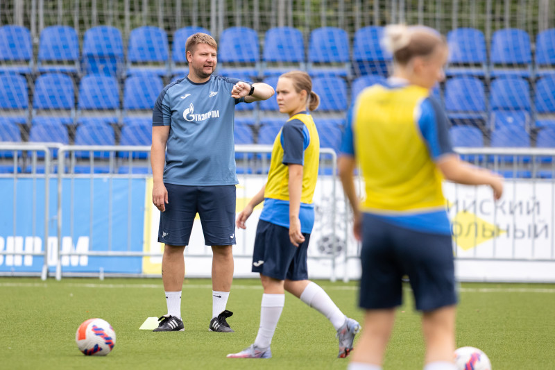 Тренировка женской молодёжной команды «Зенит» перед матчем с «Динамо»