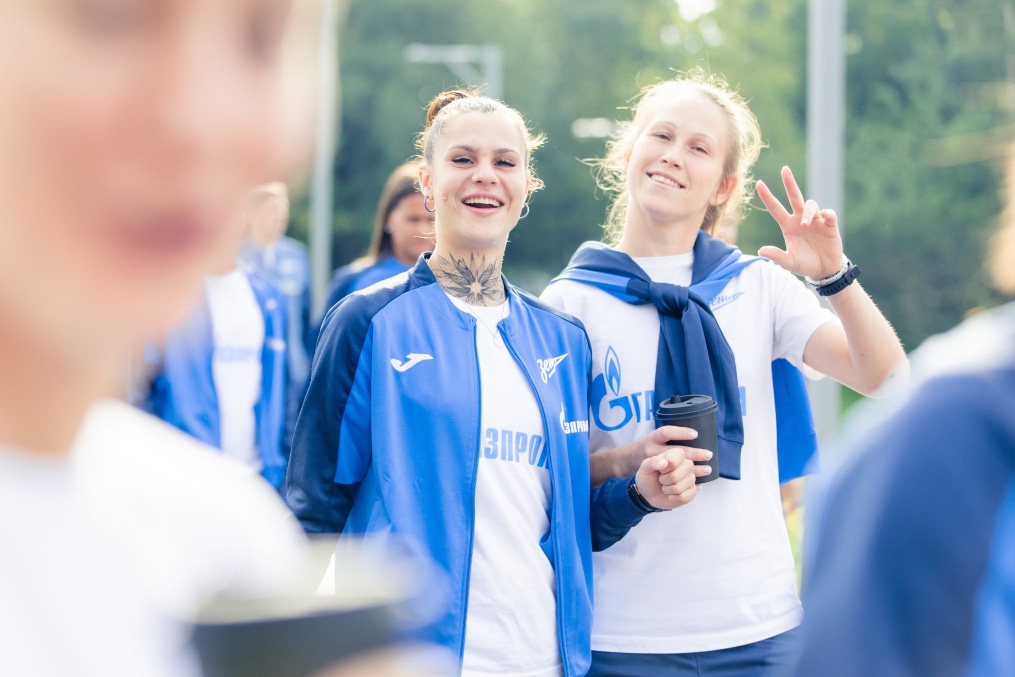 Прогулка женской команды перед матчем с «Динамо»
