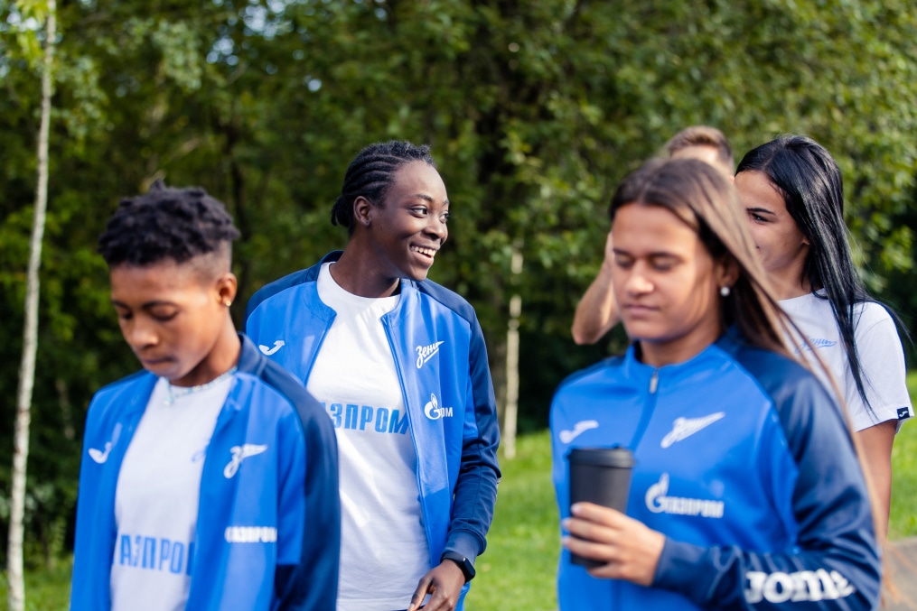 Прогулка женской команды перед матчем с «Динамо»