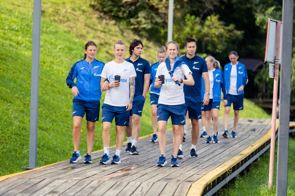 Прогулка женской команды перед матчем с «Динамо»