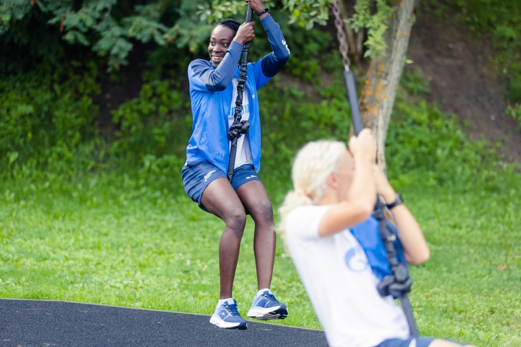 Прогулка женской команды перед матчем с «Динамо»