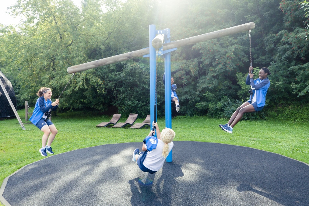 Прогулка женской команды перед матчем с «Динамо»