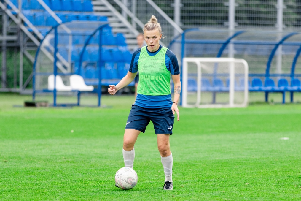 Тренировка женской команды перед матчем с «Енисеем»