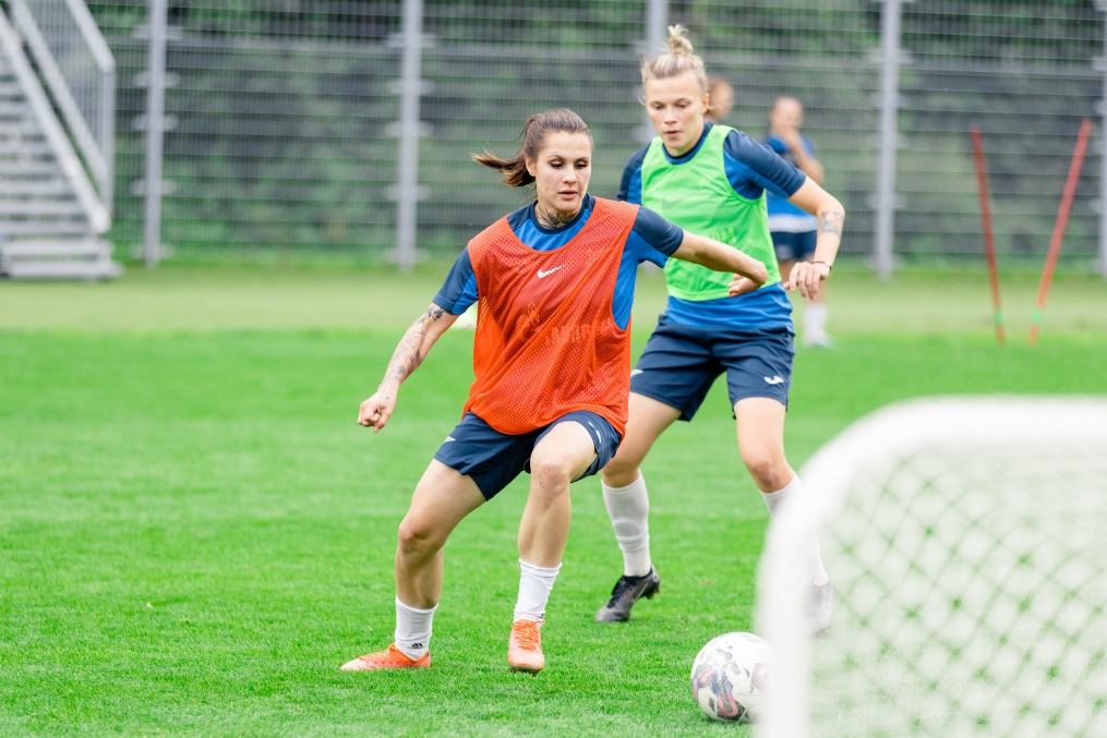 Тренировка женской команды перед матчем с «Енисеем»