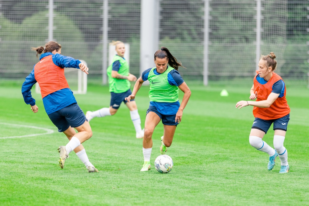 Тренировка женской команды перед матчем с «Енисеем»