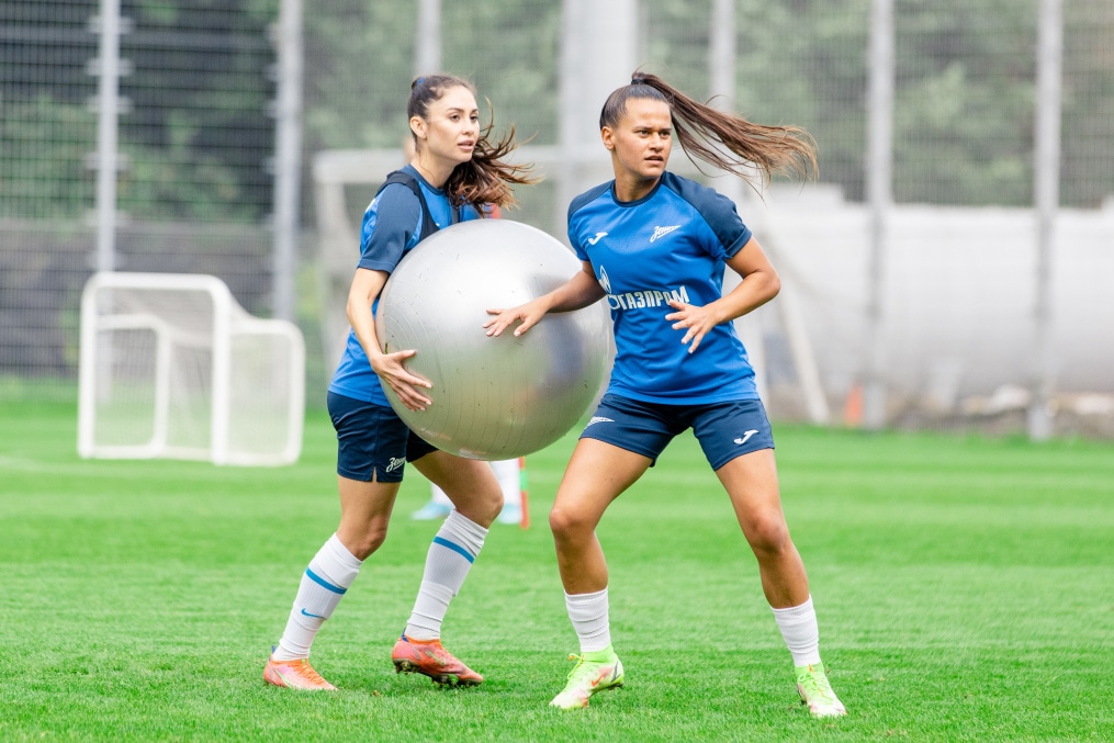 Тренировка женской команды перед матчем с «Енисеем»