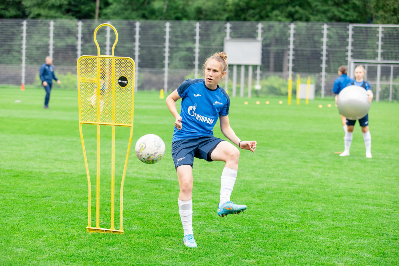 Тренировка женской команды перед матчем с «Енисеем»