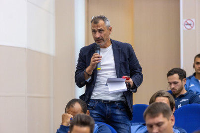 Короткевич Д. В. — главный тренер юношеской сборной Беларуси до 17 лет