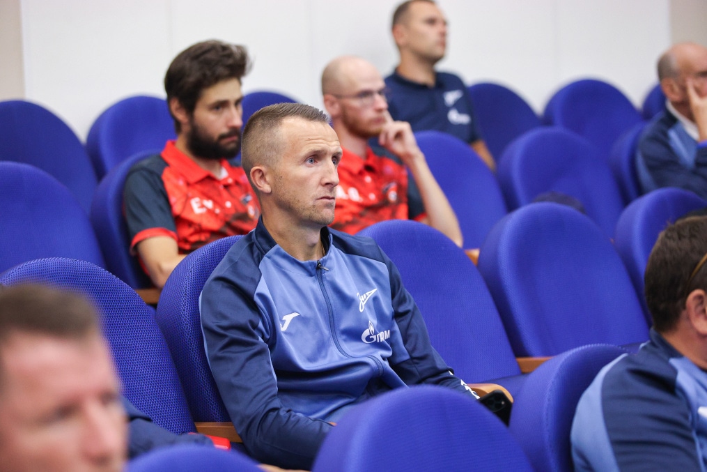 Иван Шабаров  — старший тренер молодежной сборной России по футболу