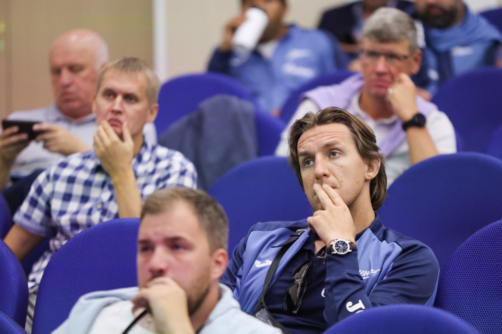 Иван Шабаров  — старший тренер молодежной сборной России по футболу