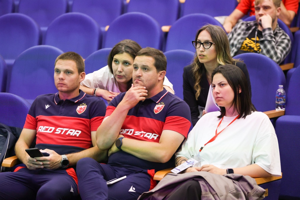 Иван Шабаров  — старший тренер молодежной сборной России по футболу