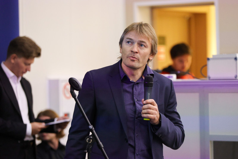 Иван Шабаров  — старший тренер молодежной сборной России по футболу