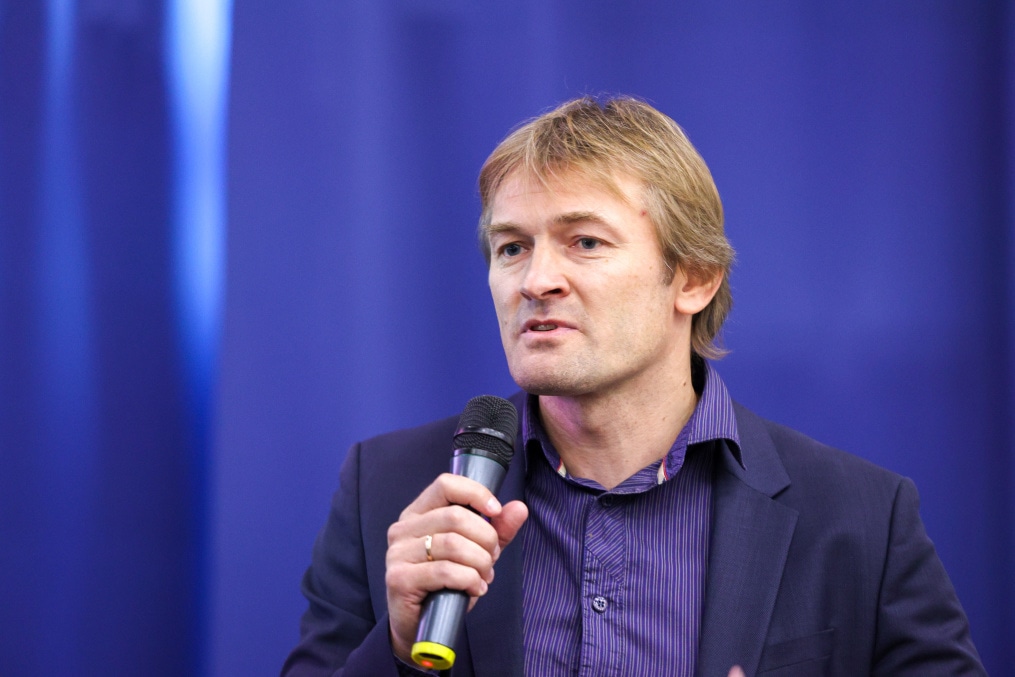 Иван Шабаров  — старший тренер молодежной сборной России по футболу