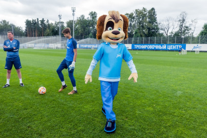 Дружок на тренировке основной команды «Зенит»