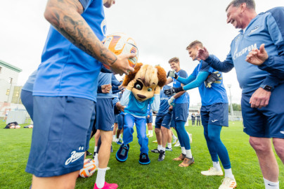 Дружок на тренировке основной команды «Зенит»