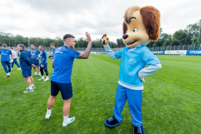 Дружок на тренировке основной команды «Зенит»
