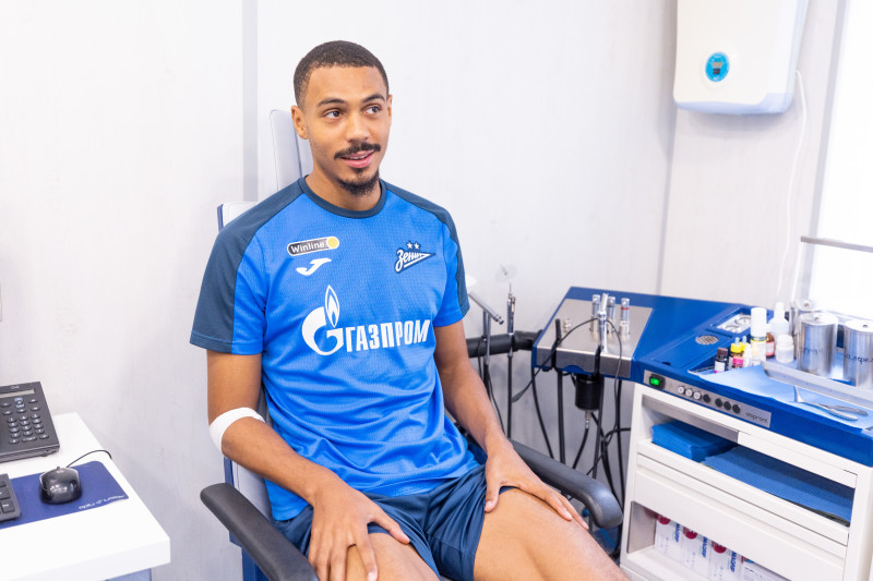 Медосмотр новичка основного состава «Зенита» Вильсона Изидора
