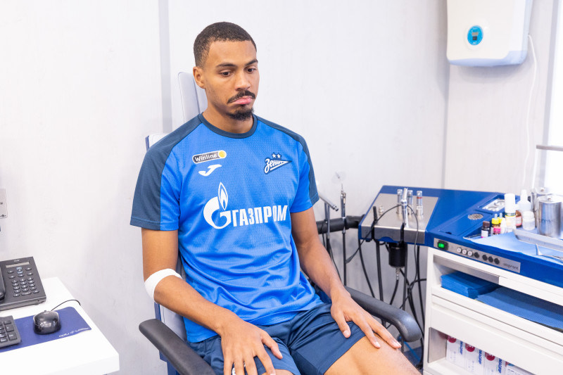Медосмотр новичка основного состава «Зенита» Вильсона Изидора