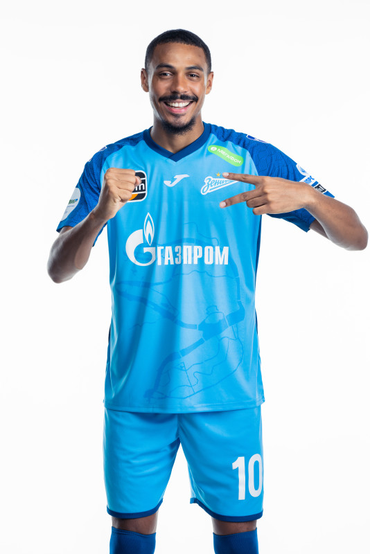 Фотосессия сезона 2023/24: нападающий Вильсон Изидор